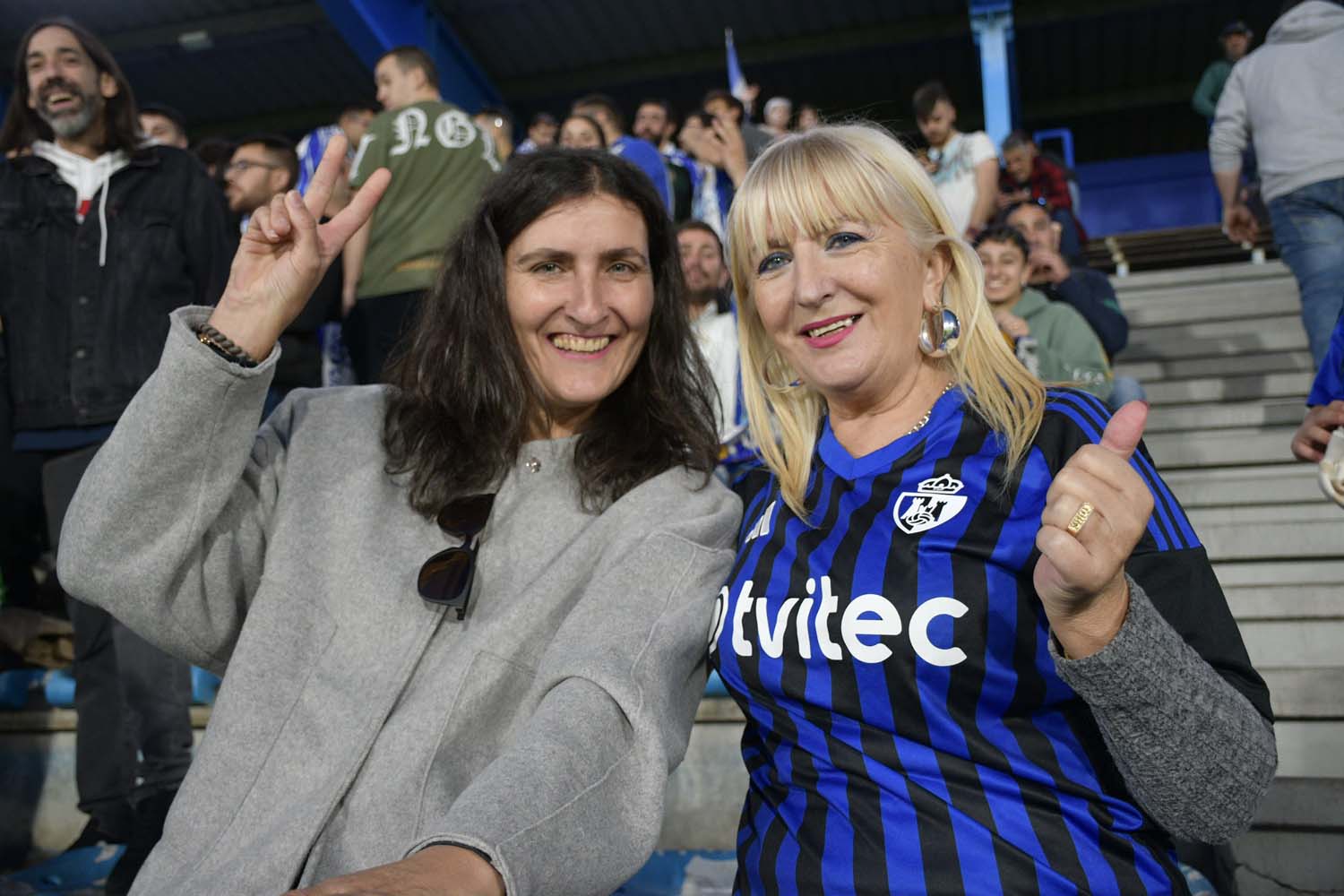 Aficionados durante el Ponferradina Zamora (94)