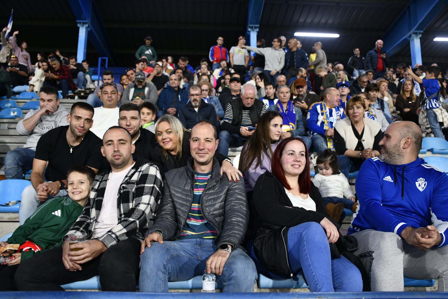 Aficionados durante el Ponferradina Zamora (90)