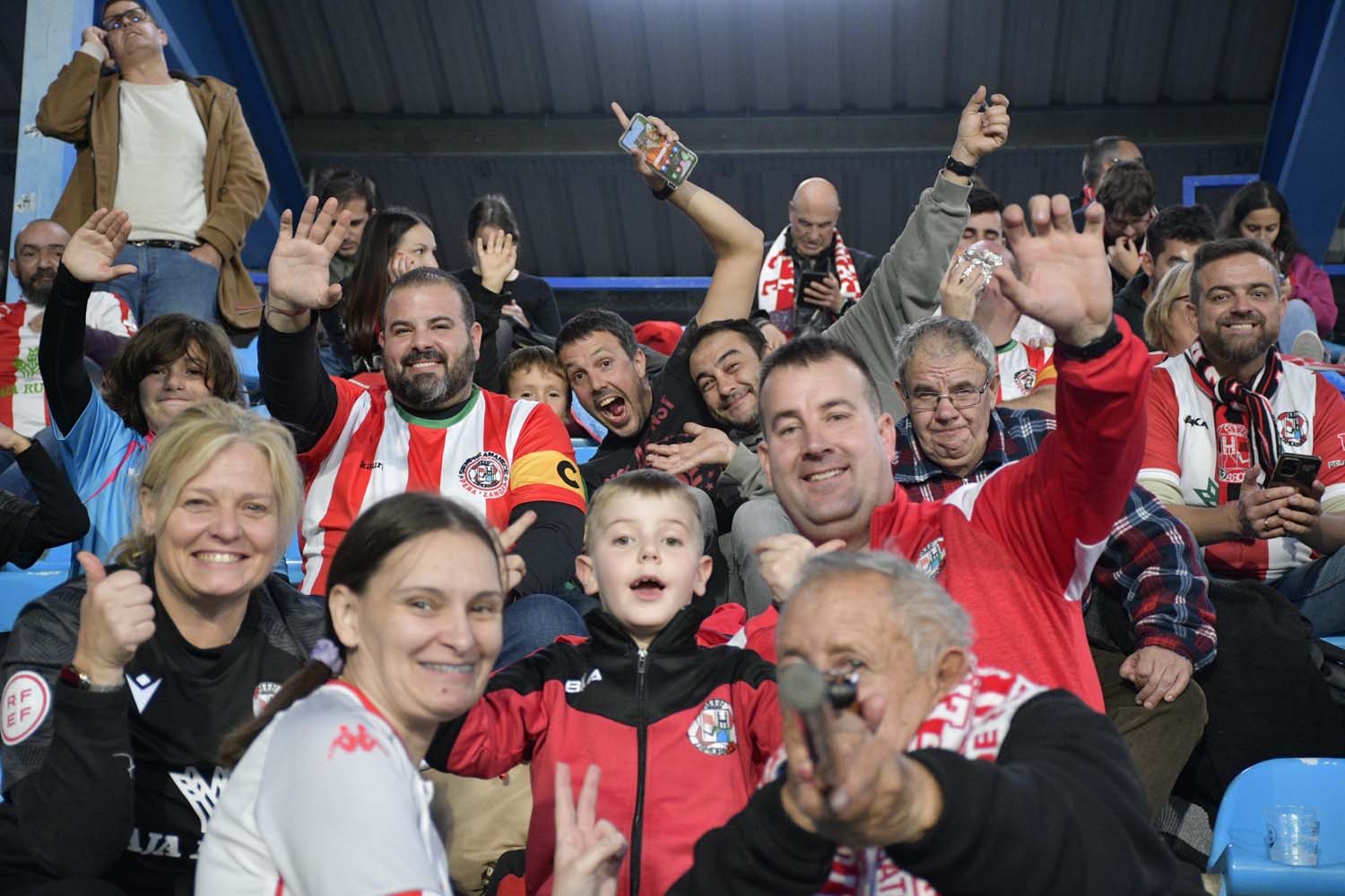 Aficionados durante el Ponferradina Zamora (52)