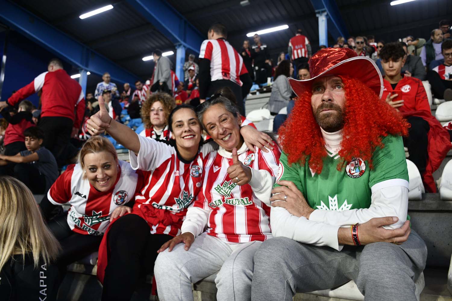 Aficionados durante el Ponferradina Zamora (48)