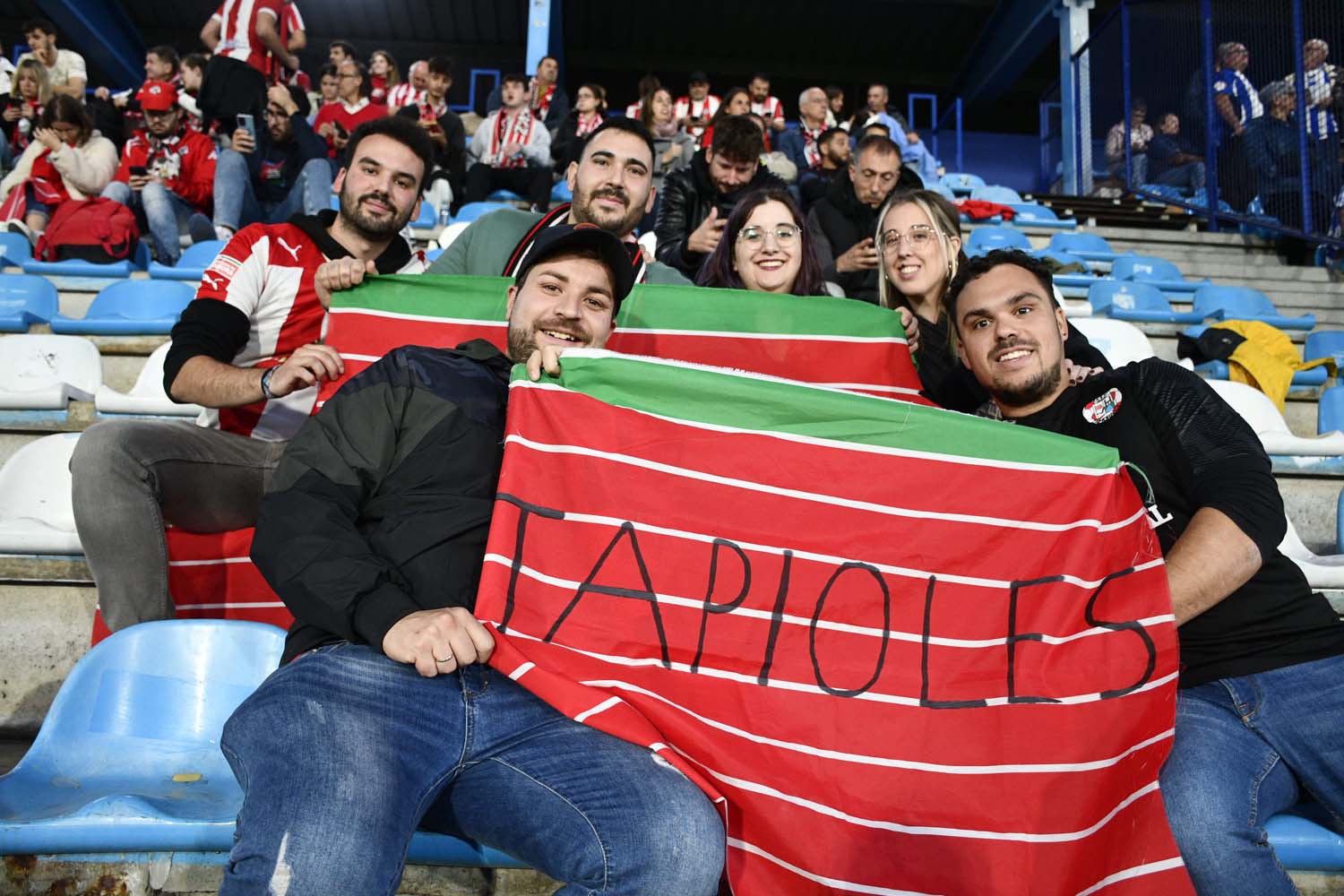 Aficionados durante el Ponferradina Zamora (43)