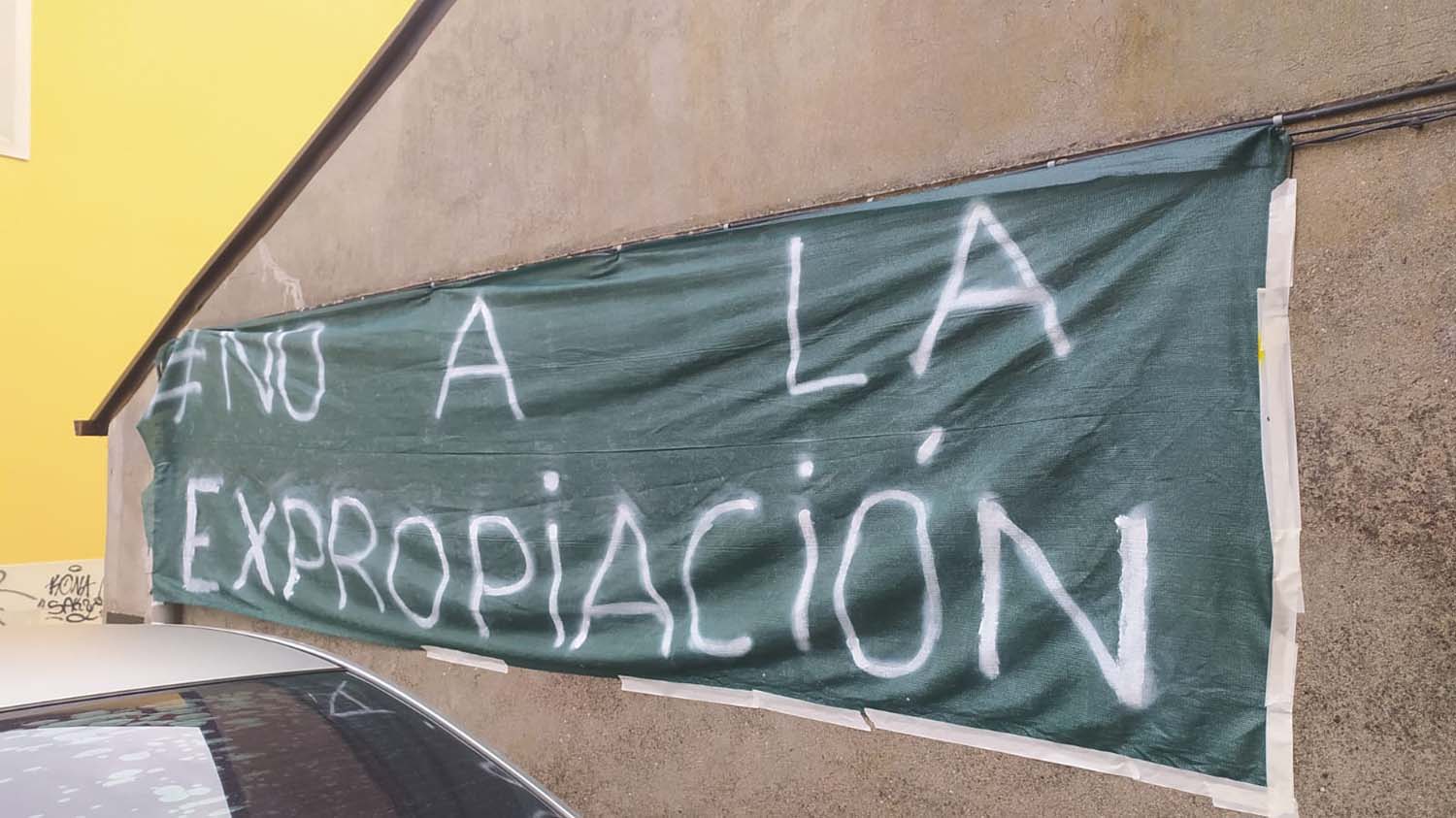 Pancartas contra la semipeatonalización de la avenida del Castillo en el Barrio de San Andrés de Ponferrada (15)