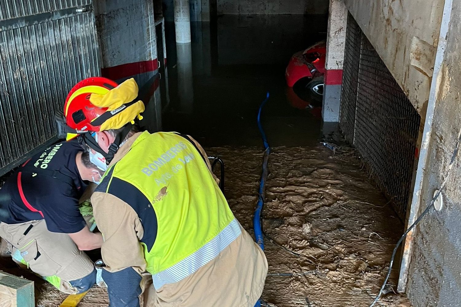 Efectivos de la BRIF de Tabuyo y de los Bomberos de León ya trabajan en Valencia