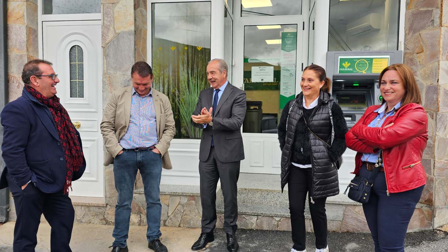 Caja Rural abre su nueva oficina en La Baña 