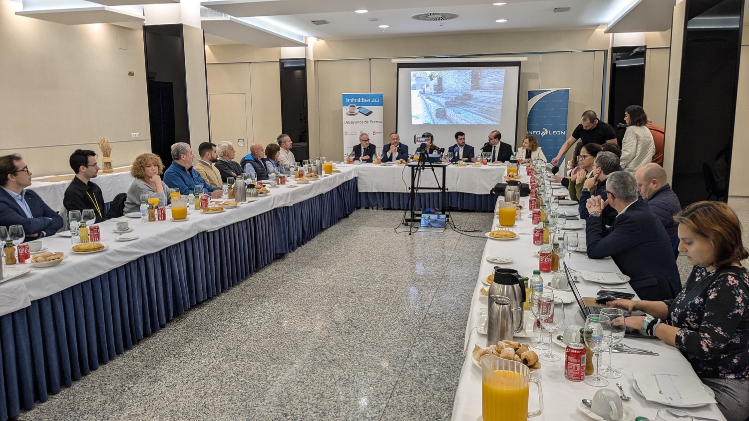 Desayuno de prensa con la Rectora de la Universidad de León, Nuria González