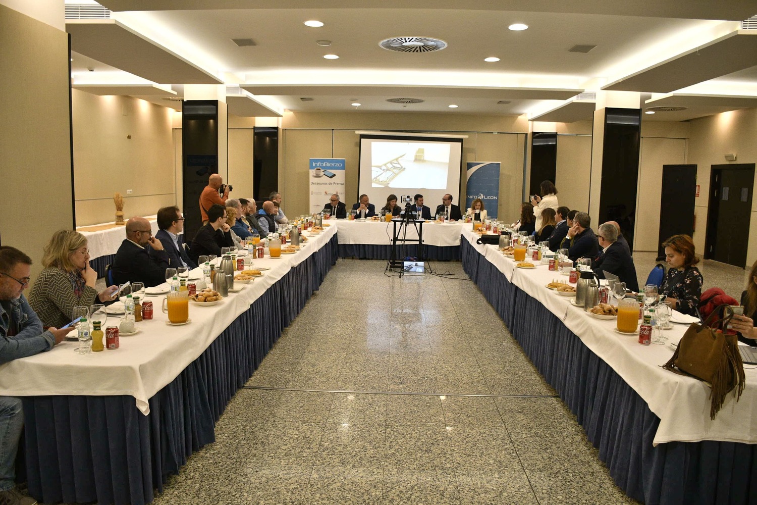 Desayuno informativo con la Rectora de la Universidad de León, Nuria González