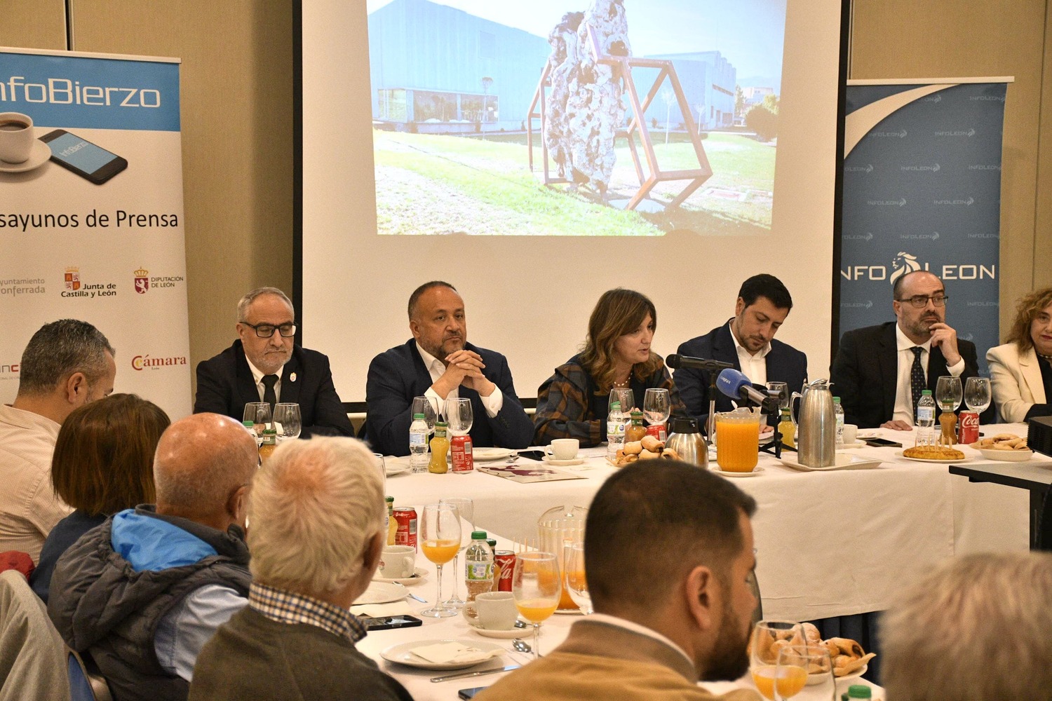 Desayuno de prensa con la Rectora de la Universidad de León, Nuria González