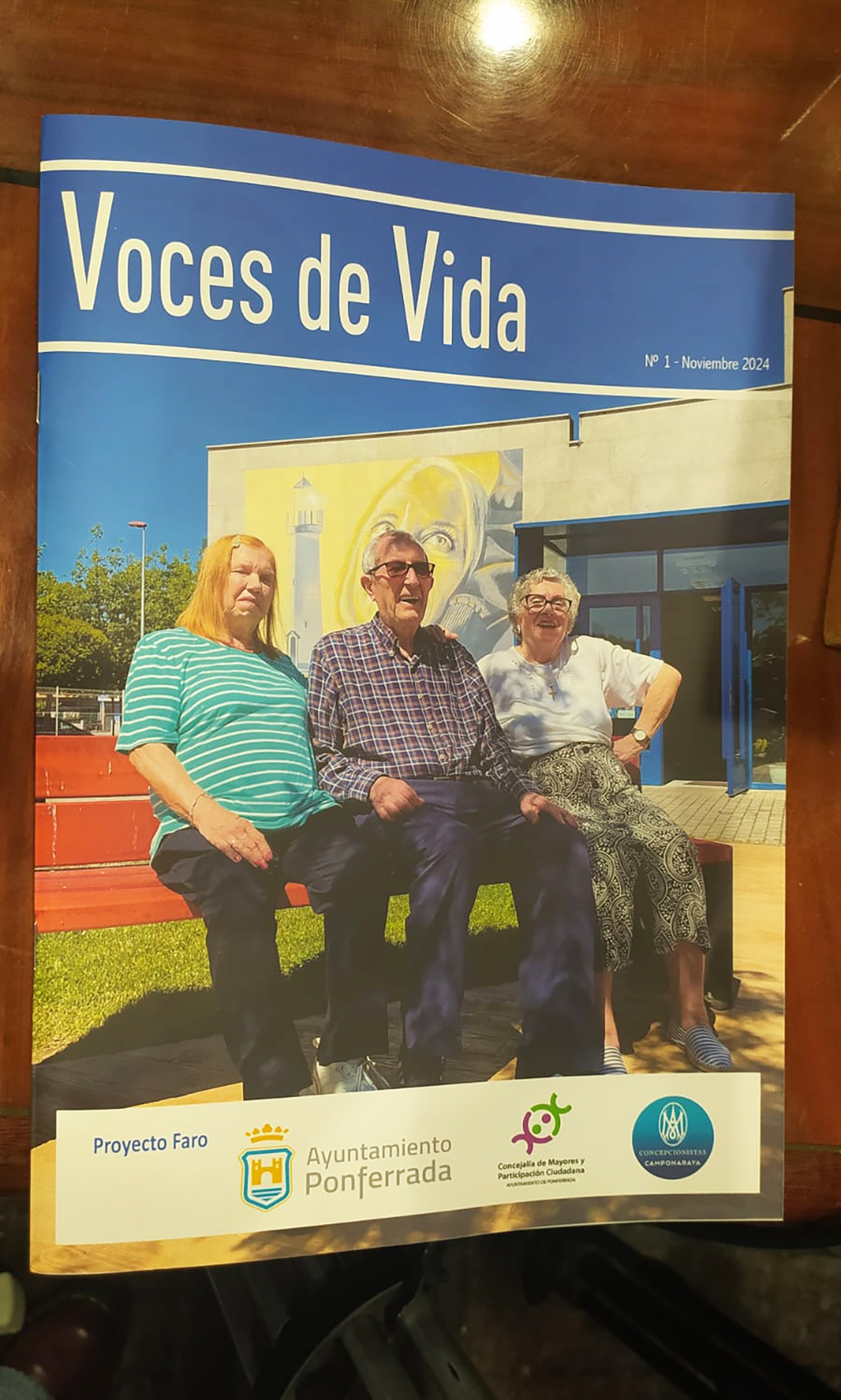 Primera edición de la revista 'Voces de Vida'