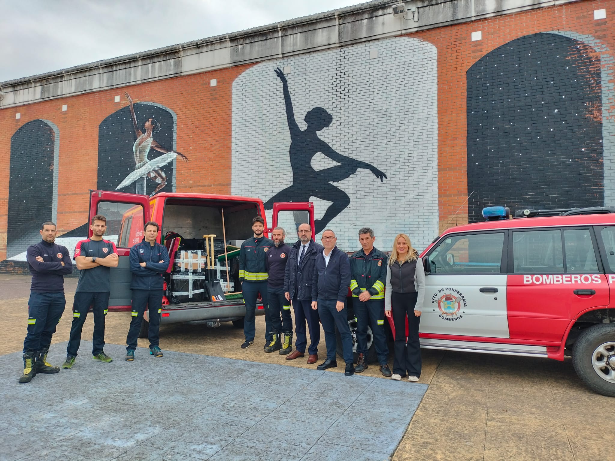 Bomberos de Ponferrada que relevarán a sus compañeros en Valencia(1)