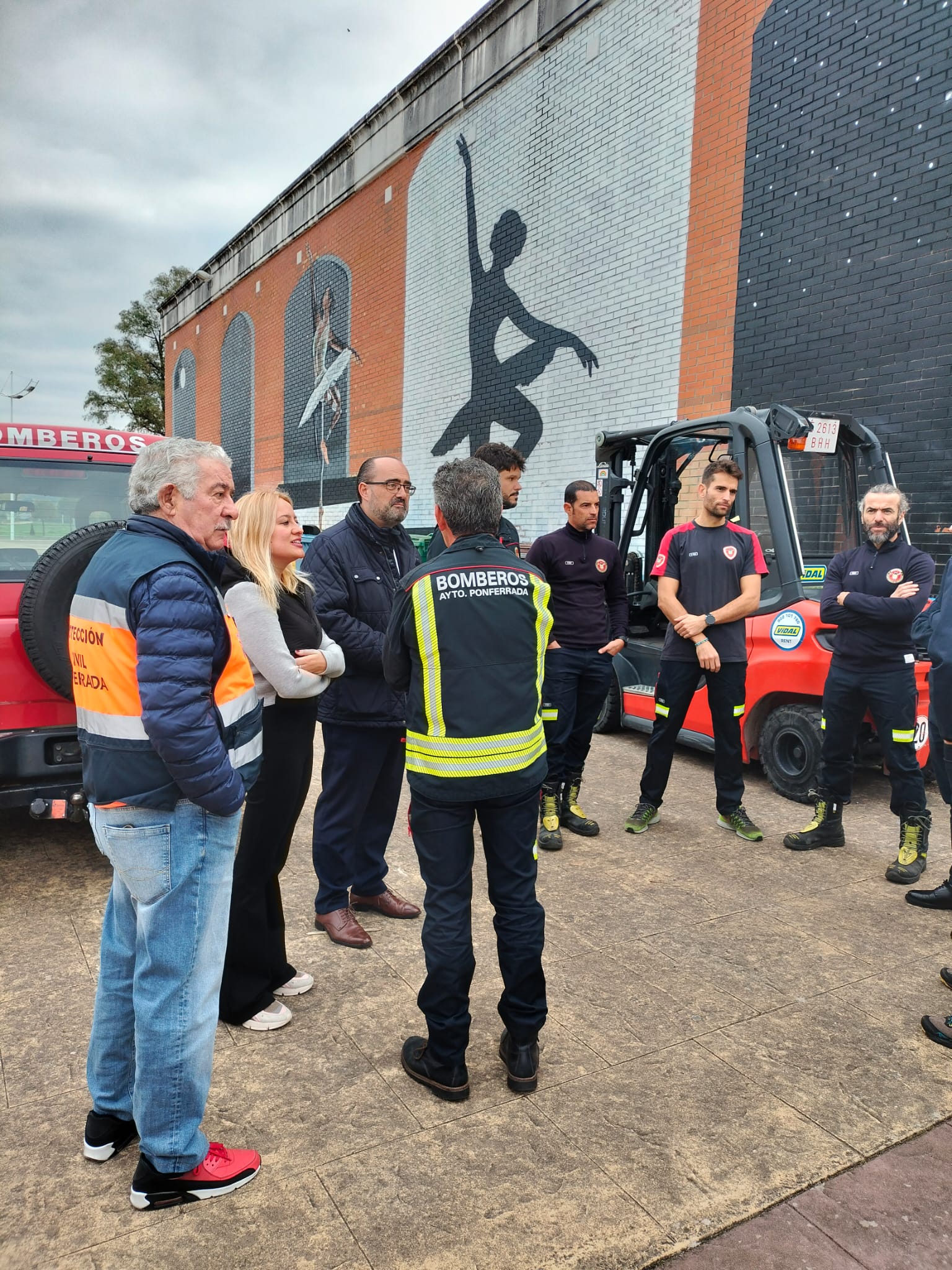 Bomberos de Ponferrada que relevarán a sus compañeros en Valencia 