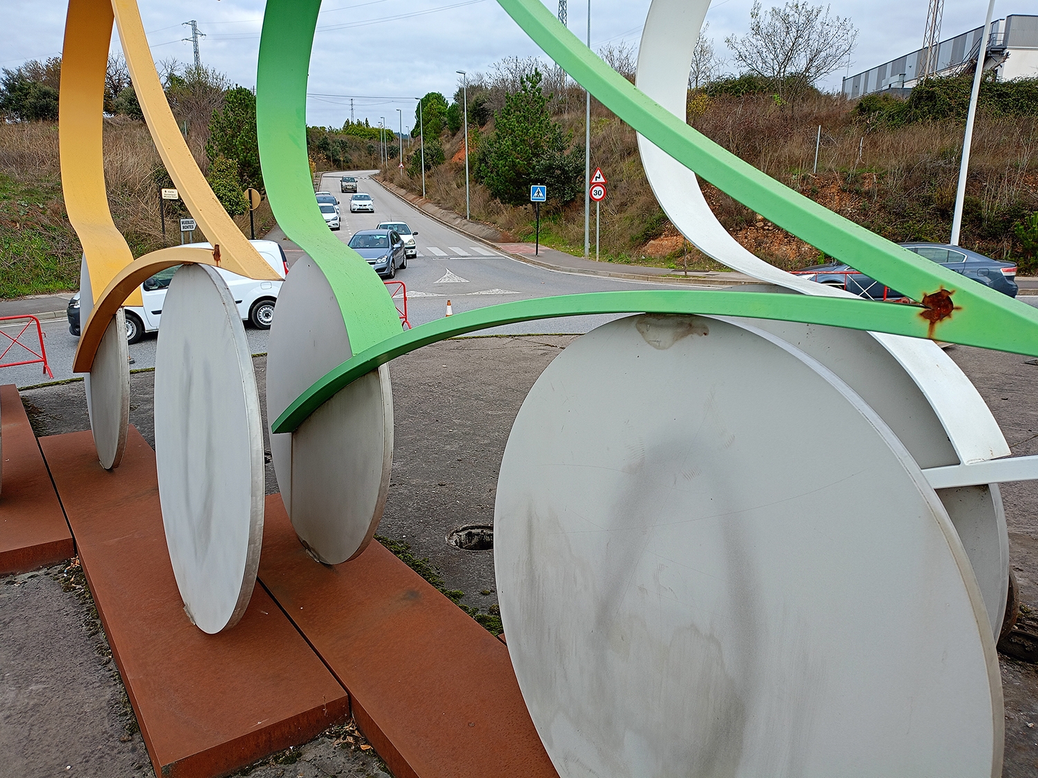 Pintadas en la glorieta de los ciclistas