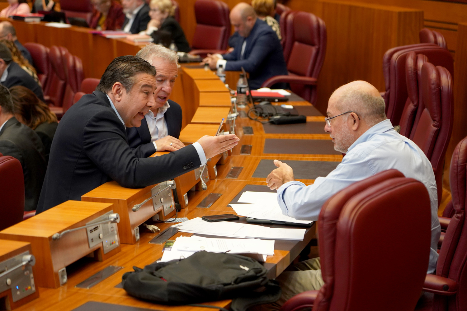  Luis Mariano Santos y Francisco Igea en el pleno de las Cortes de Castilla y León