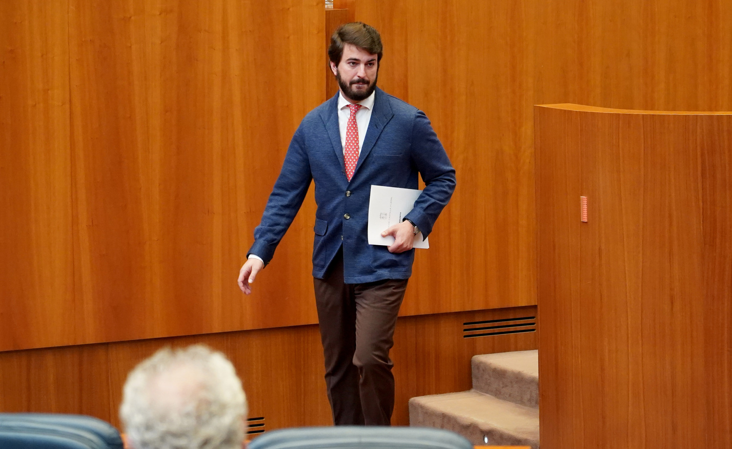 Juan García-Gallardoen el pleno de las Cortes de Castilla y León