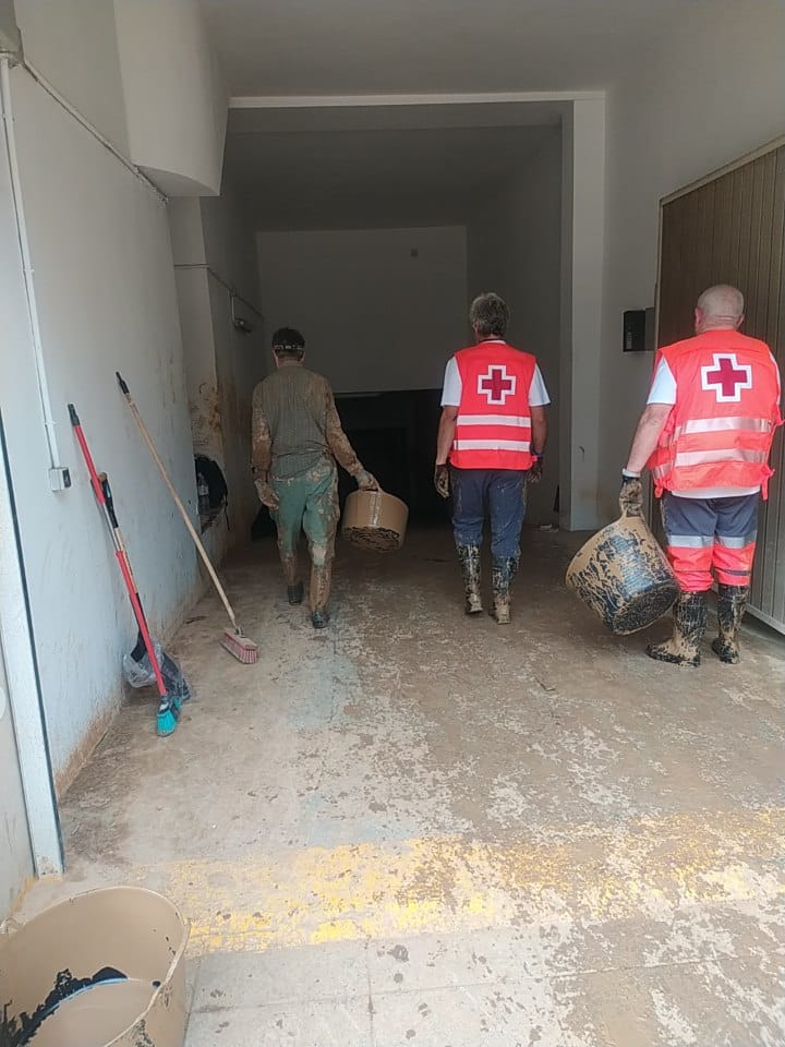 voluntarios Cruz Roja León y Ponferrada en la zona cero de la DANA