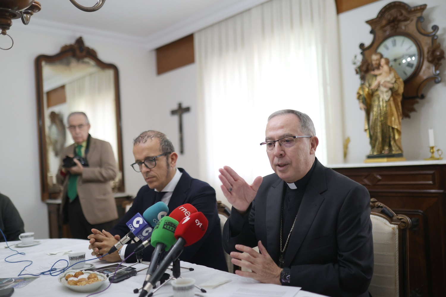 El Obispo de Zamora, Fernando Varela, y el gerente-economo de la diócesis, José Manuel Chillón,presentan la campaña del día de la iglesia diocesana 2024