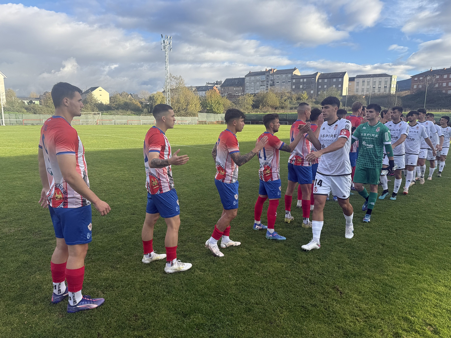 El Atlético Bembibre sigue sin ver la luz en el túnel y cae ante el Júpiter Leonés