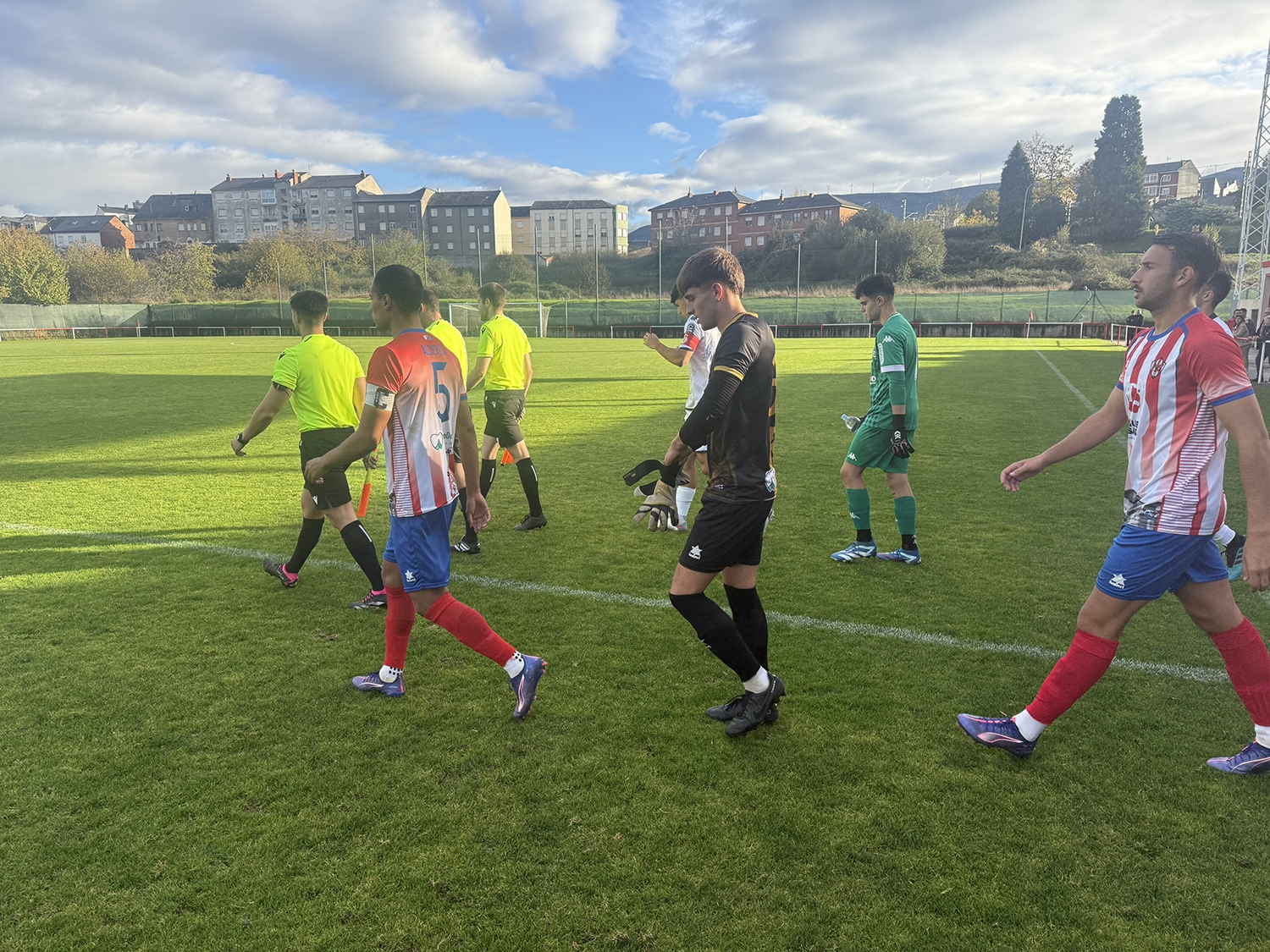 El Atlético Bembibre sigue sin ver la luz en el túnel y cae ante el Júpiter Leonés