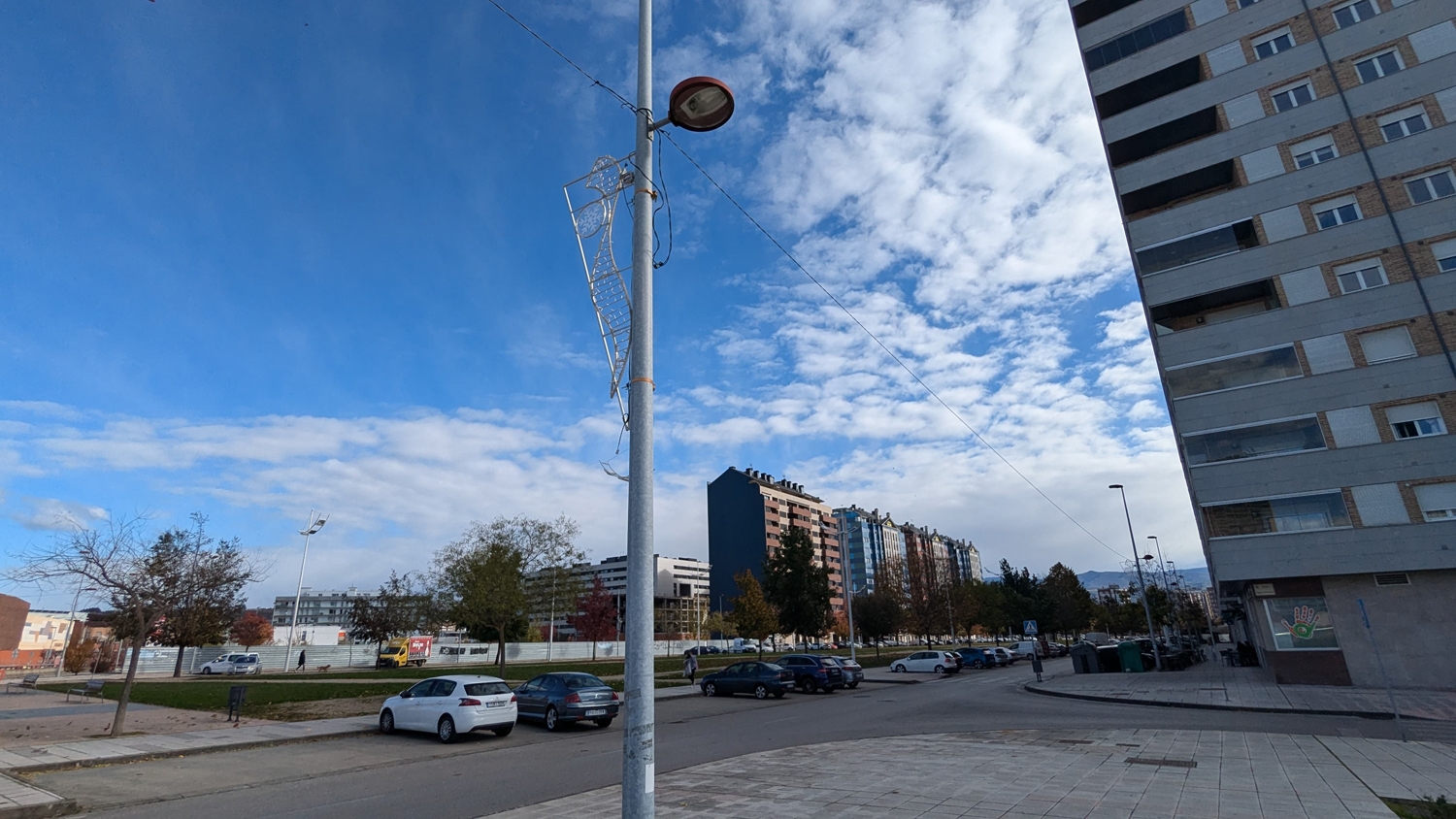 Instalación de las luces de Navidad de Ponferrada (6)