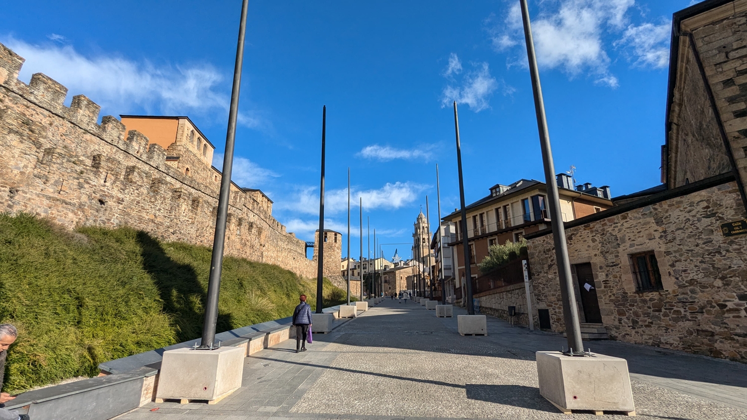 Instalación de las luces de Navidad de Ponferrada (12)