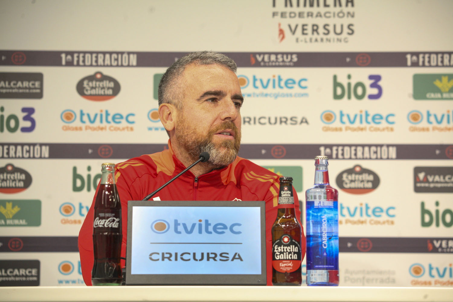 Javi Rey en rueda de prensa previa al partido contra el Barakaldo