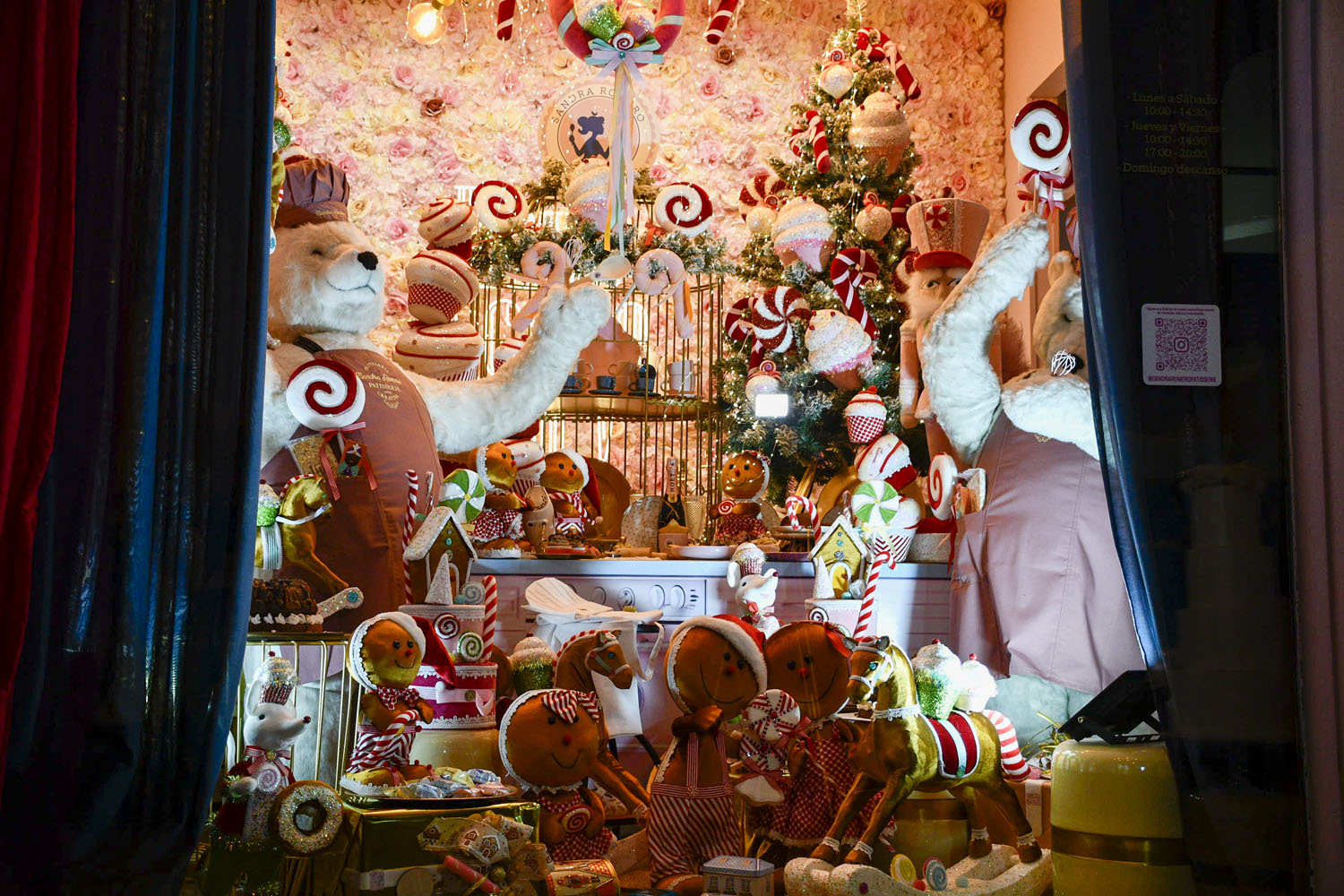 Escaparate navideño de Sandra Romero Patisserie