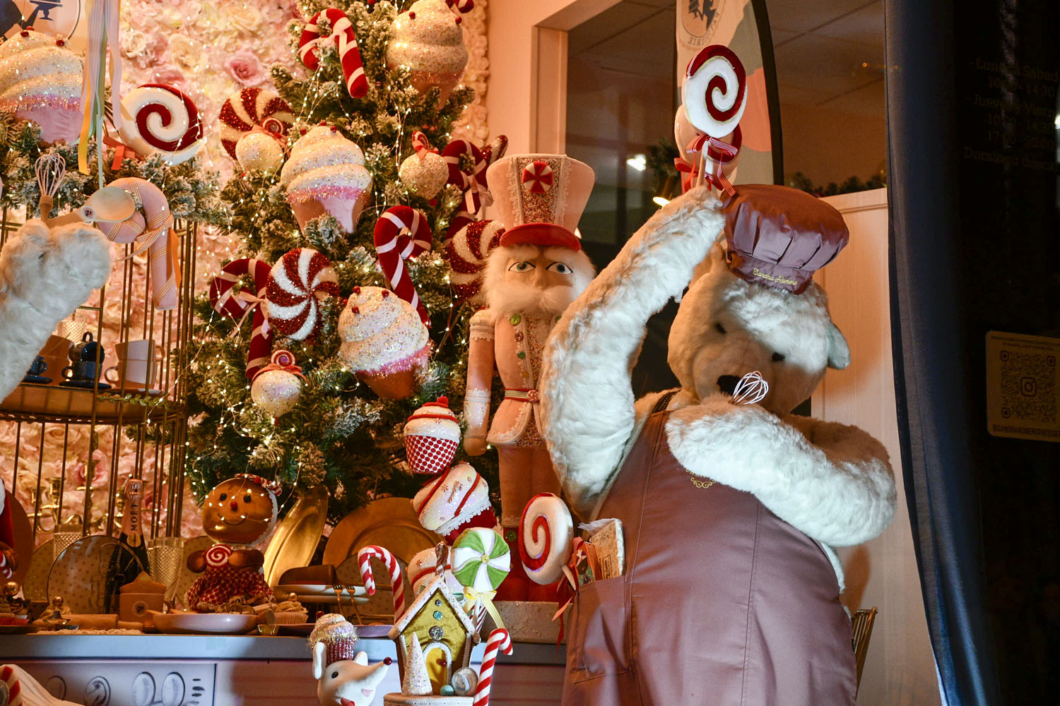 Escaparate navideño de Sandra Romero Patisserie