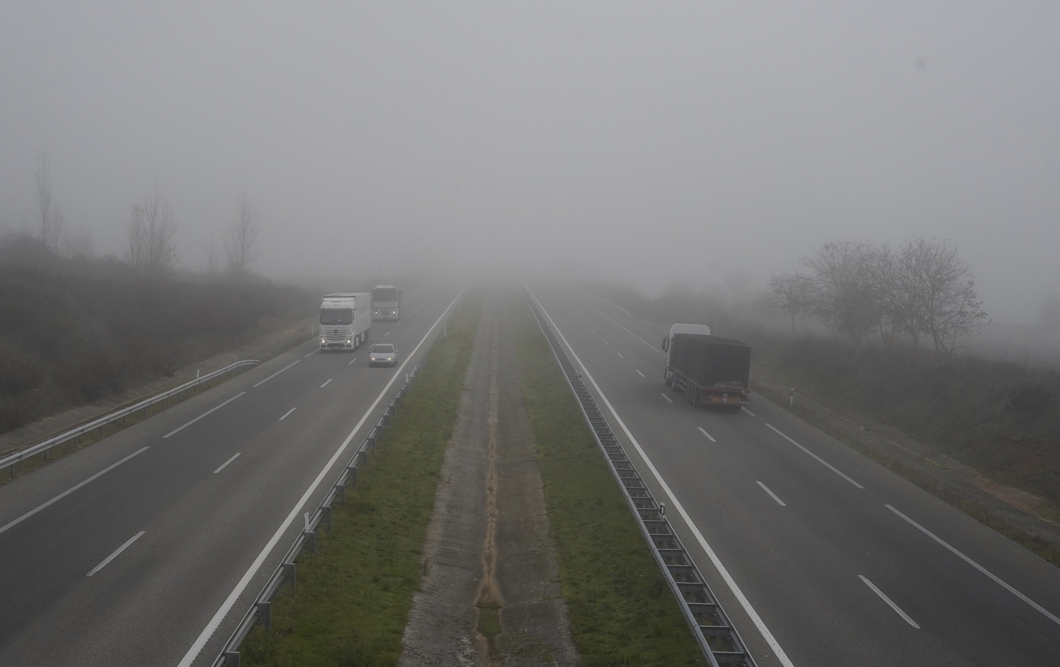 Niebla en la A6 en El Bierzo (1)