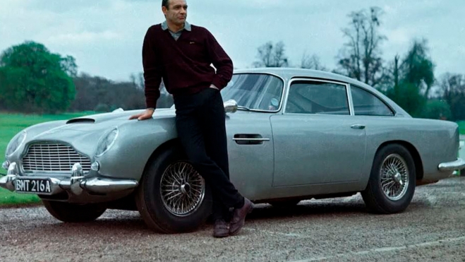 James Bond contra Goldfinger James Bond (1964 Aston Martin DB5)