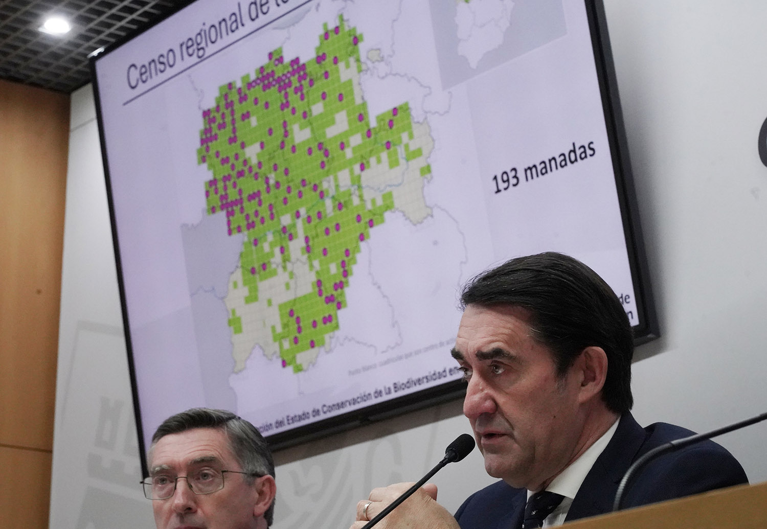 El consejero de Medio Ambiente, Vivienda y Ordenación del Territorio, Juan Carlos Suárez-Quiñones, presenta los datos del censo del lobo.