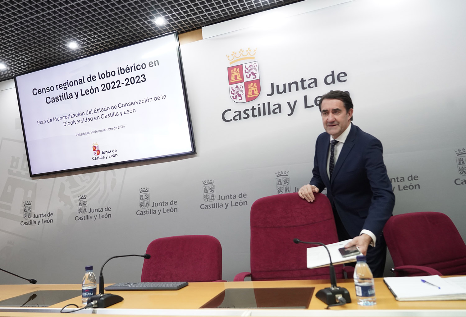 El consejero de Medio Ambiente, Vivienda y Ordenación del Territorio, Juan Carlos Suárez-Quiñones, presenta los datos del censo del lobo.