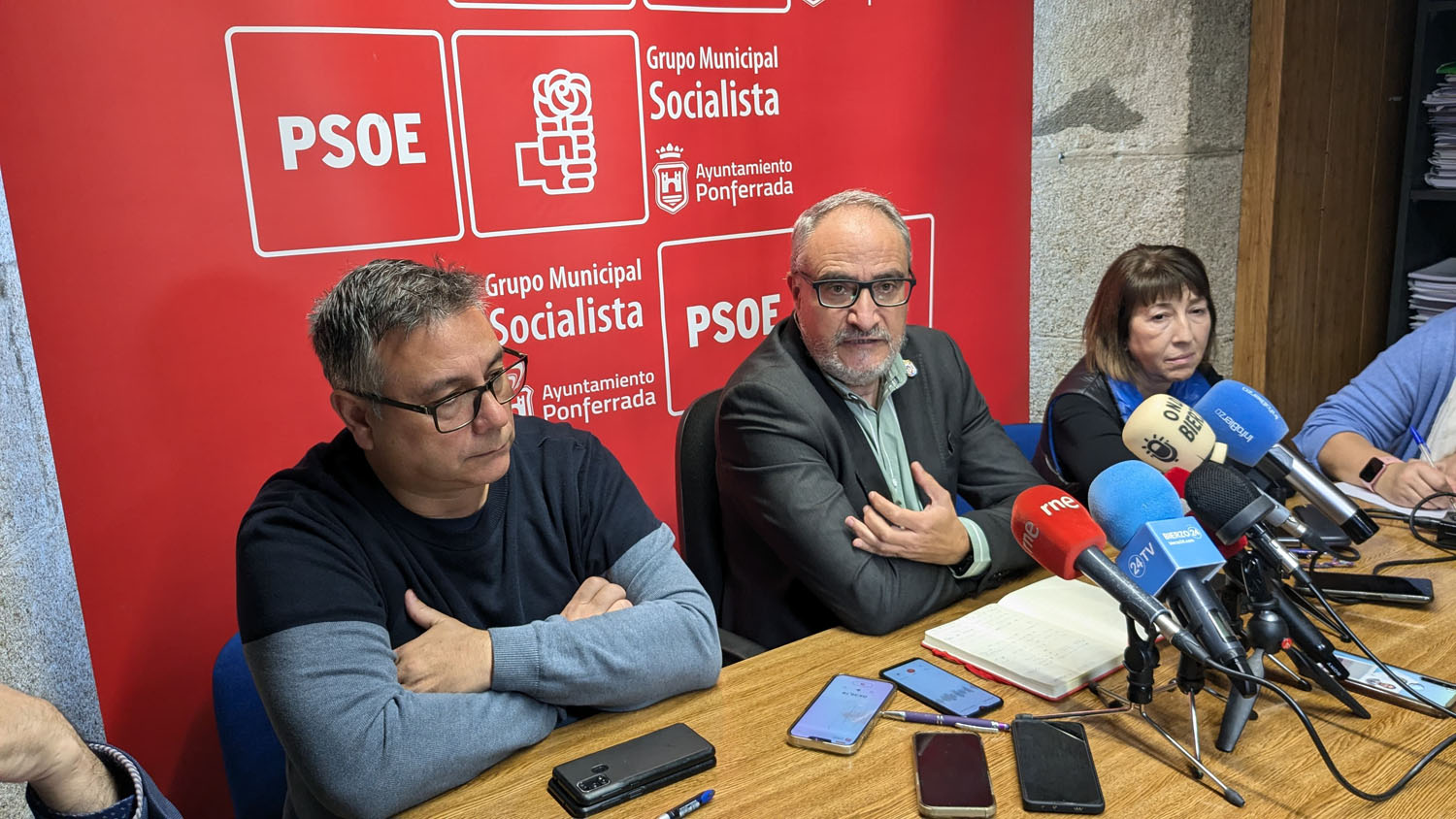 El PSOE de Ponferrada pide el cese de Iván Alonso y David Pacios (CB): "Son un peligro público"