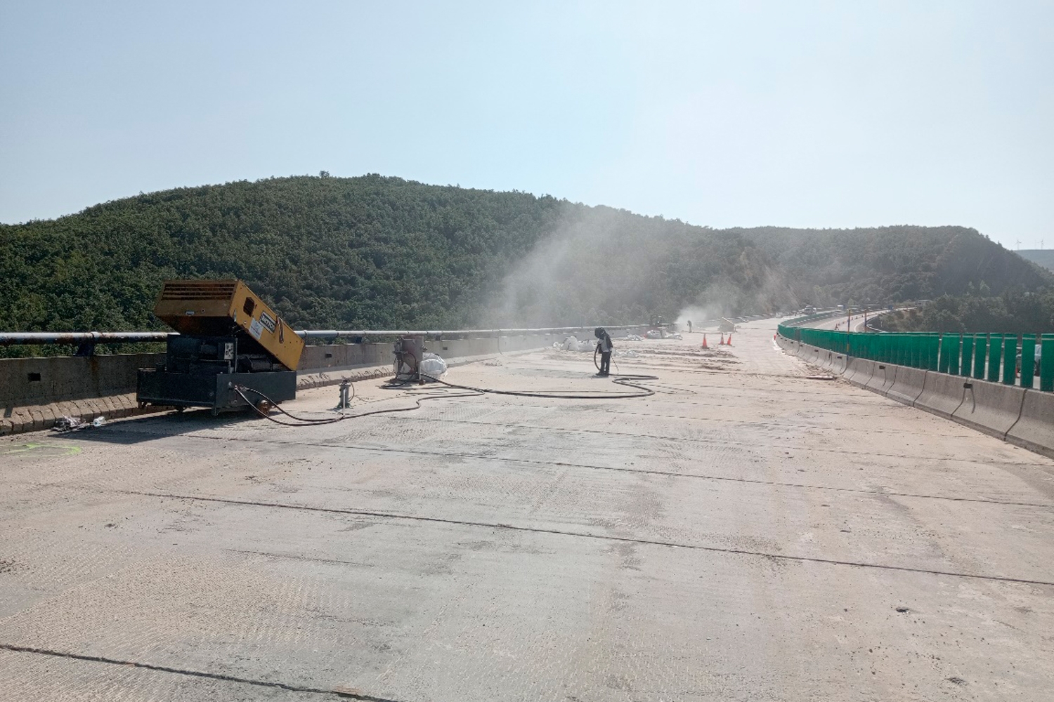 Trabajos de impermeabilización en el viadúcto de Tremor