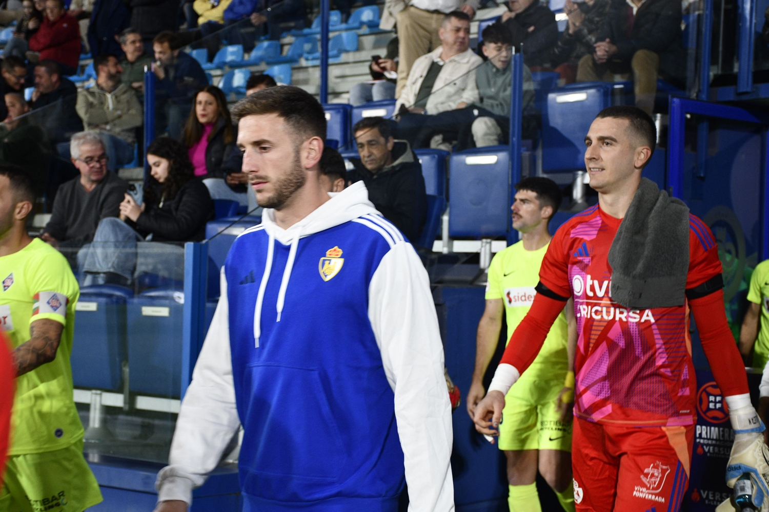 Aficionados durante el Ponferradina Amorebieta (2)