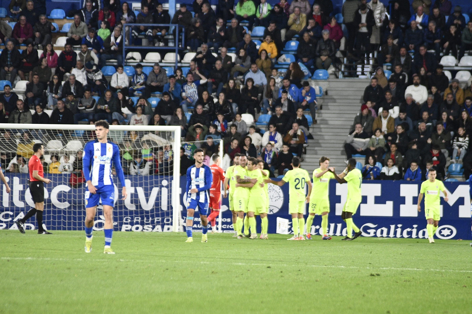 Aficionados durante el Ponferradina Amorebieta (32)