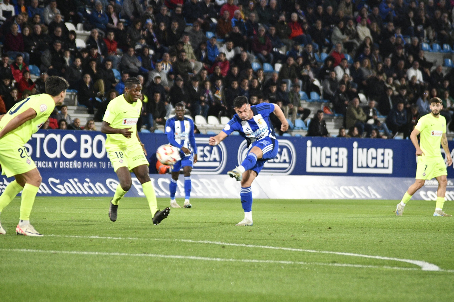 Aficionados durante el Ponferradina Amorebieta (71)