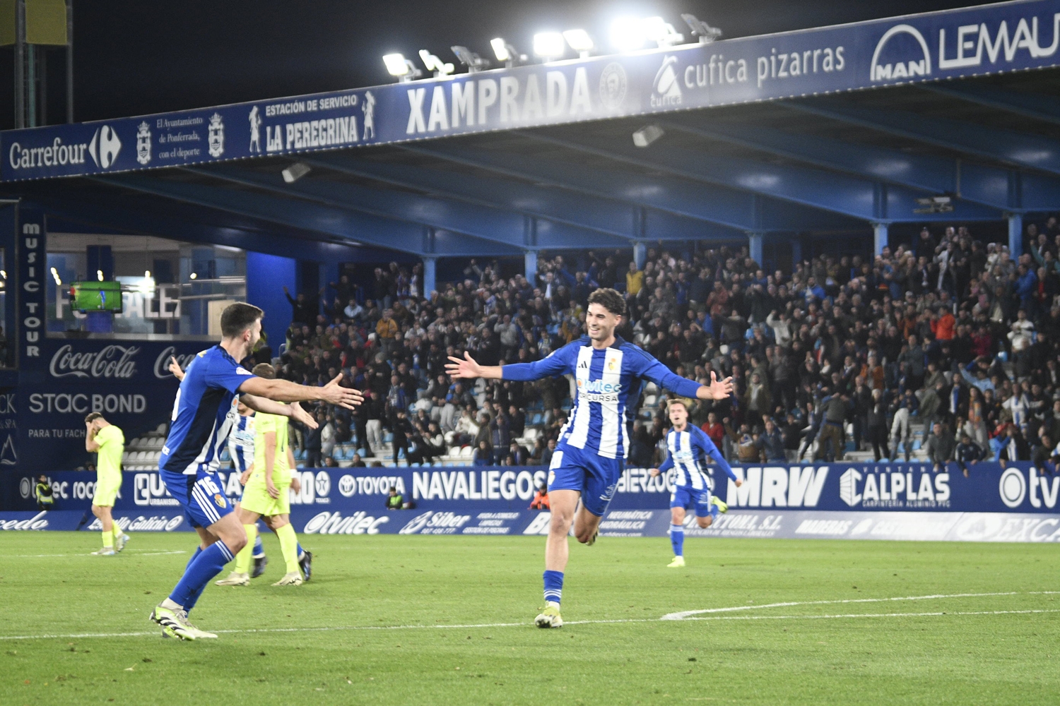 Victoria a la heroica de la Ponferradina ante Amorebieta para poner la mira a la zona alta