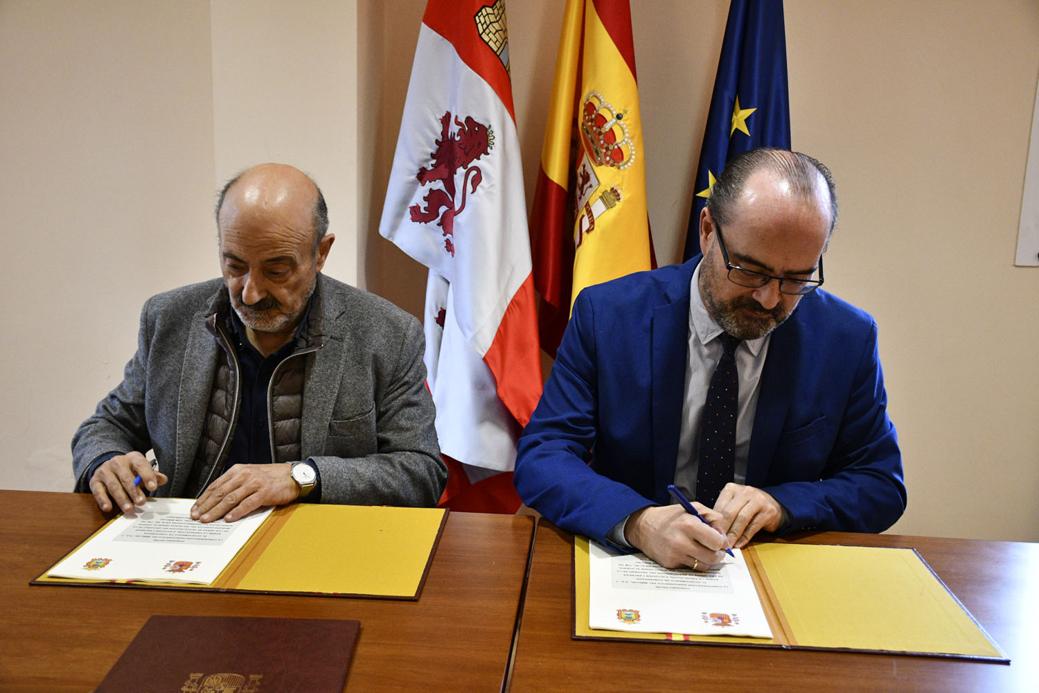 El presidente de la CH del Miño Sil, José Antonio Quiroga, y el alcalde de Ponferrada, Marco Antonio Morala (3)