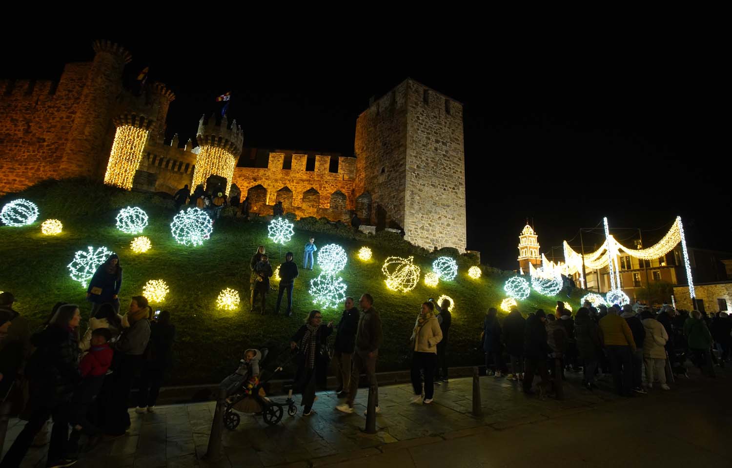 César Sánchez ICAL. Inauguración de la iluminación navideña en Ponferrada (7)