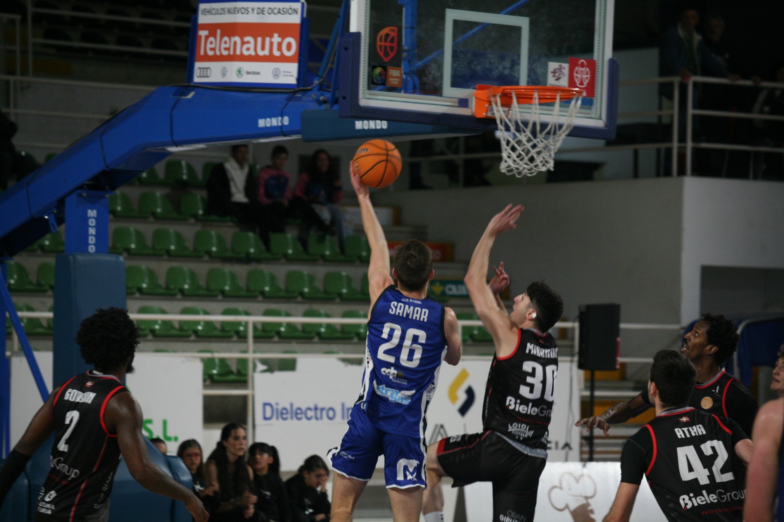 El Baloncesto Clínica Ponferrada sufre su primera derrota en casa ante Biele ISB 