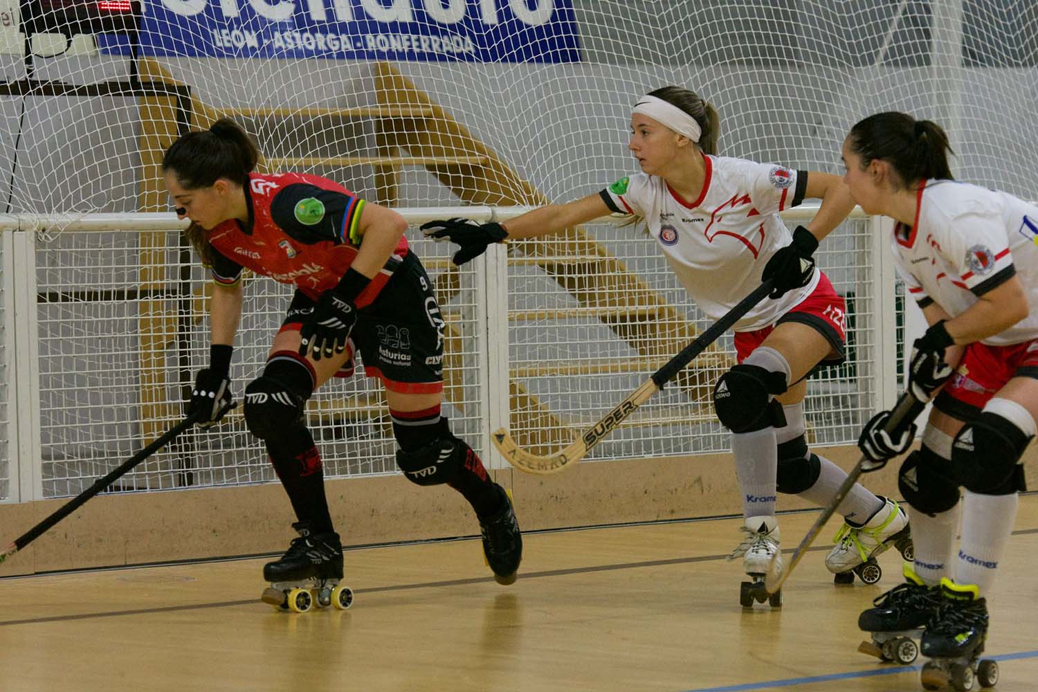 El Bembibre Hockey Club cae ante el líder, Telecable Gijón.