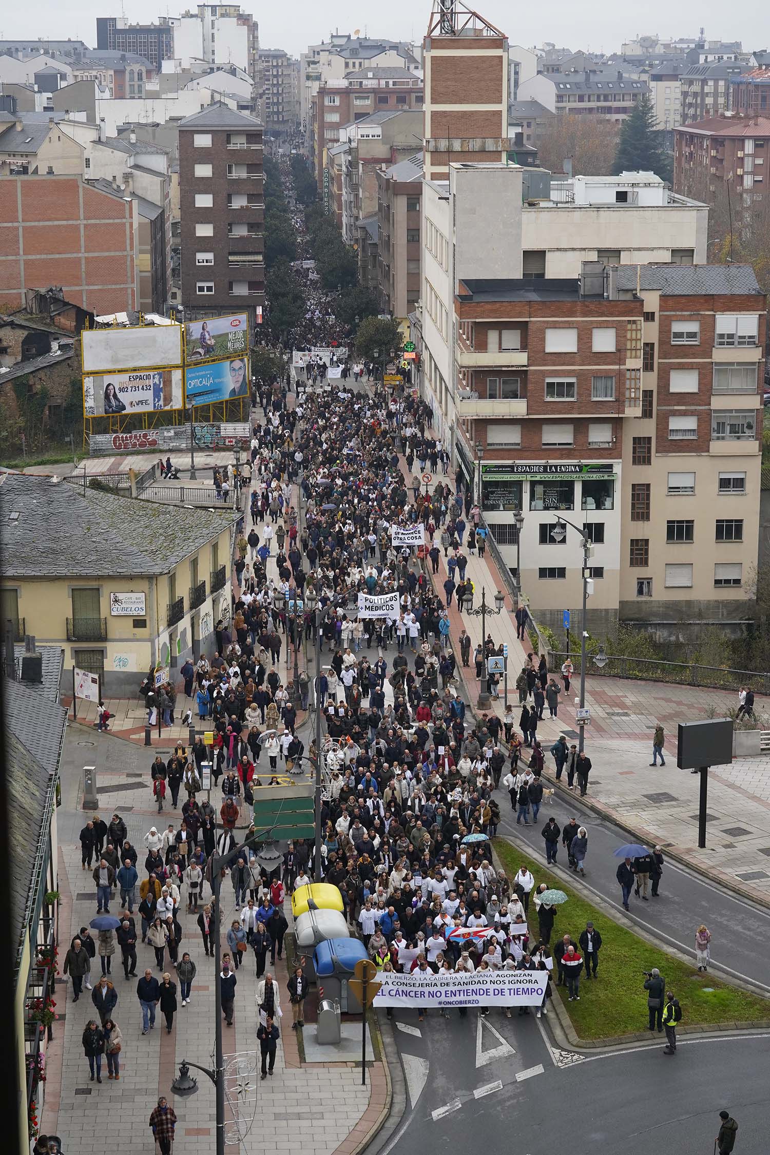 César Sánchez ICAL. Manifestación de la asociación oncobierzo para reclamar mejoras en el área de Oncología y todas las  especialidades sanitarias en el área de salud del Bierzo (8)