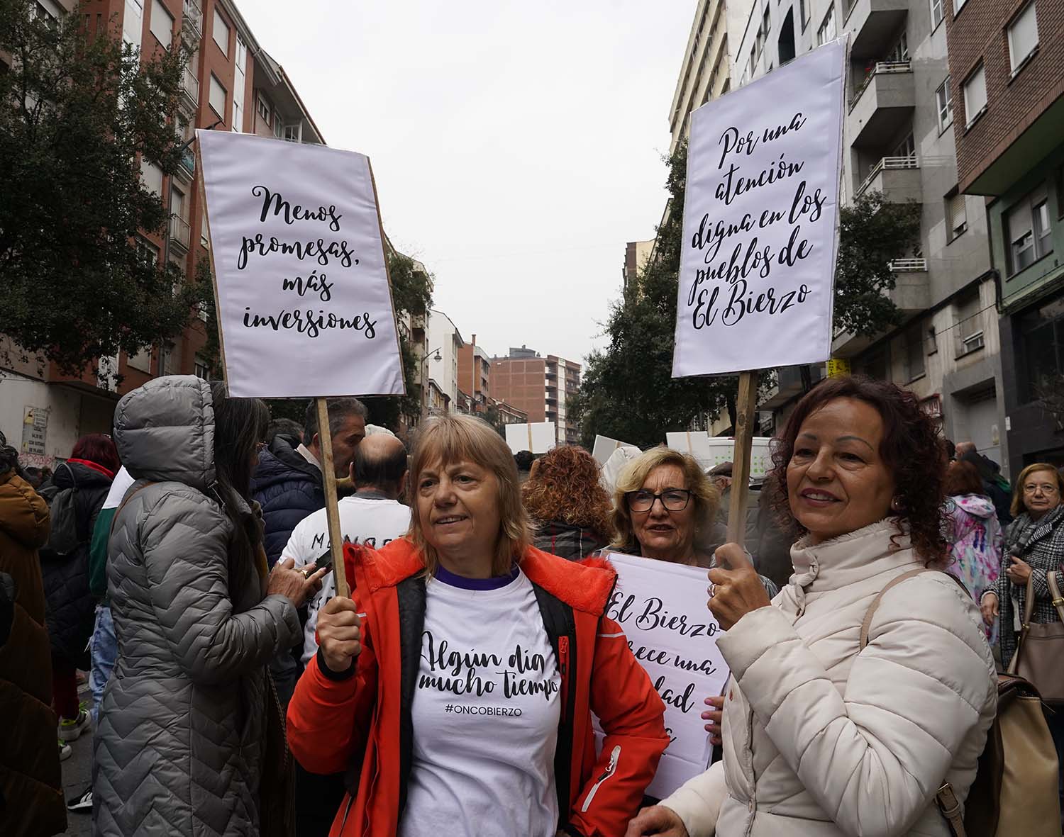 César Sánchez ICAL. Manifestación de la asociación oncobierzo para reclamar mejoras en el área de Oncología y todas las especialidades  sanitarias en el área de salud del Bierzo (6)