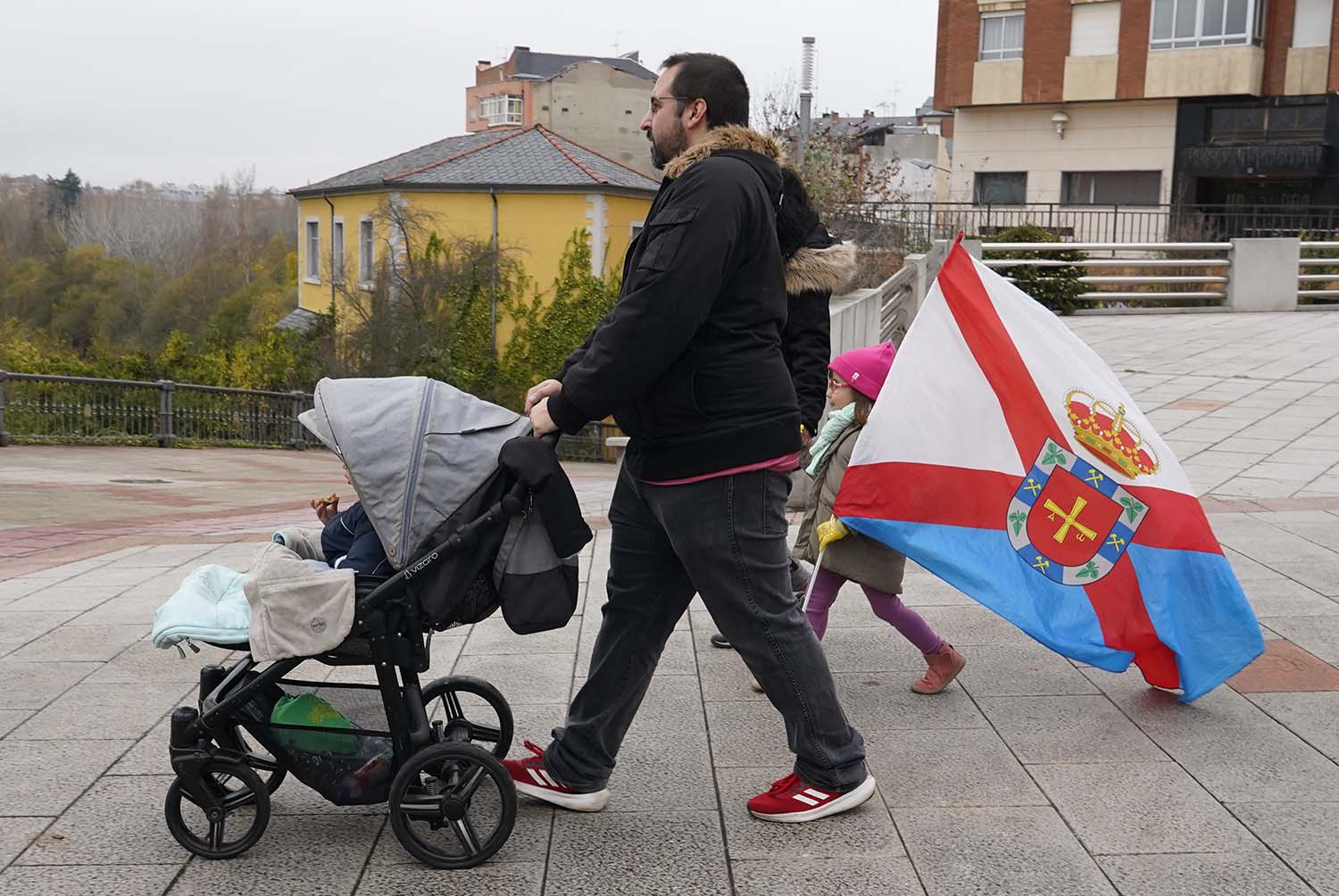 César Sánchez ICAL. Manifestación de la asociación oncobierzo para reclamar mejoras en el área de Oncología y todas las  especialidades sanitarias en el área de salud del Bierzo (3)