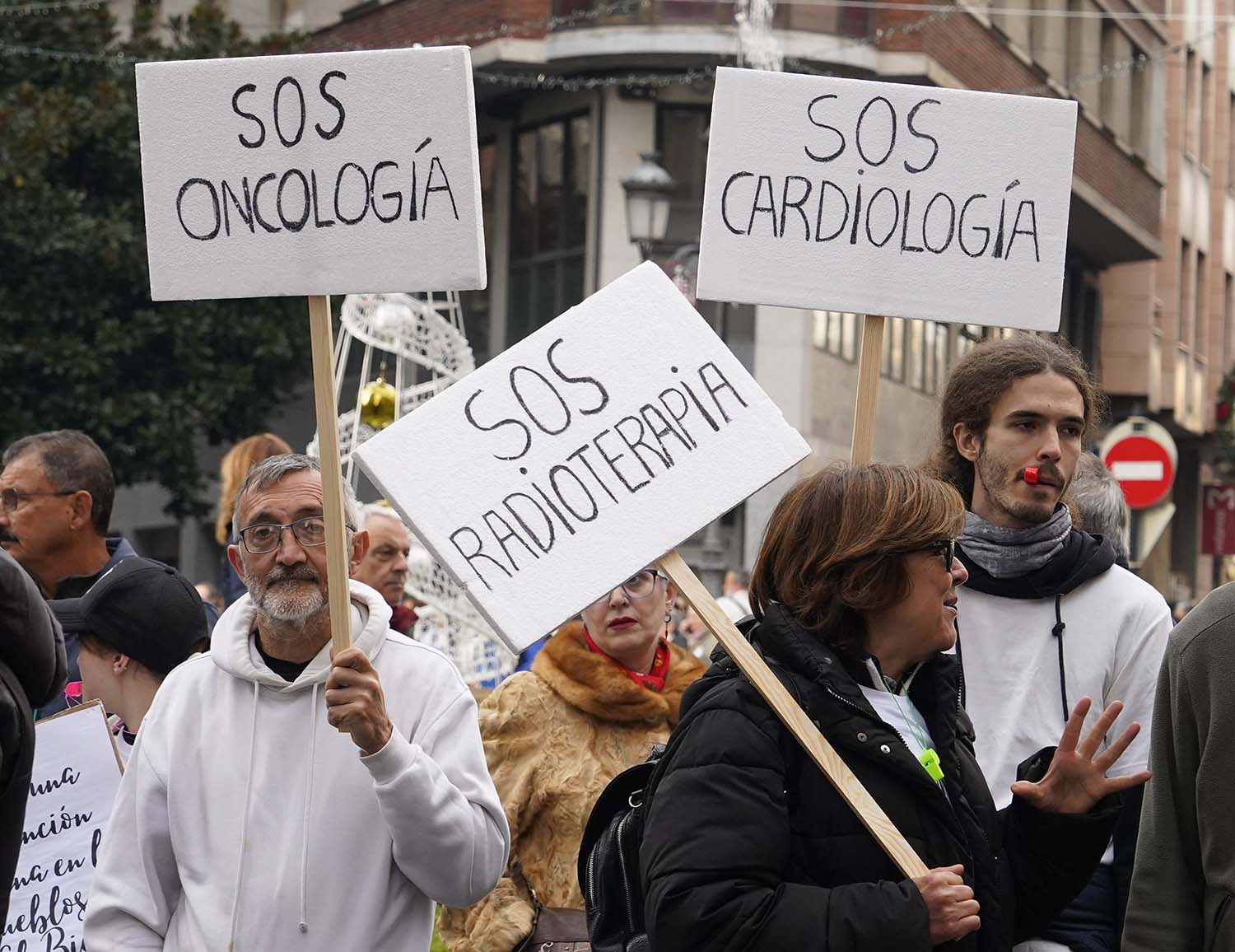 César Sánchez ICAL. Manifestación de la asociación oncobierzo para reclamar mejoras en el área de Oncología y todas las especialidades sanitarias enel área de salud del Bierzo (1)