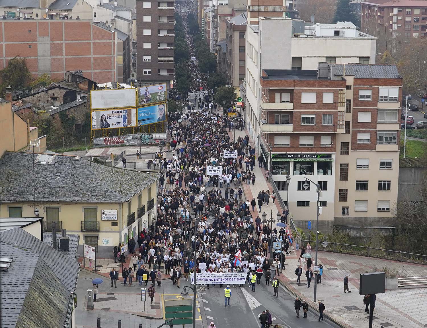 César Sánchez ICAL. Manifestación de la asociación oncobierzo para reclamar mejoras en el área de Oncología y todas las especialidades sanitarias en el área de salud del Bierzo (1)