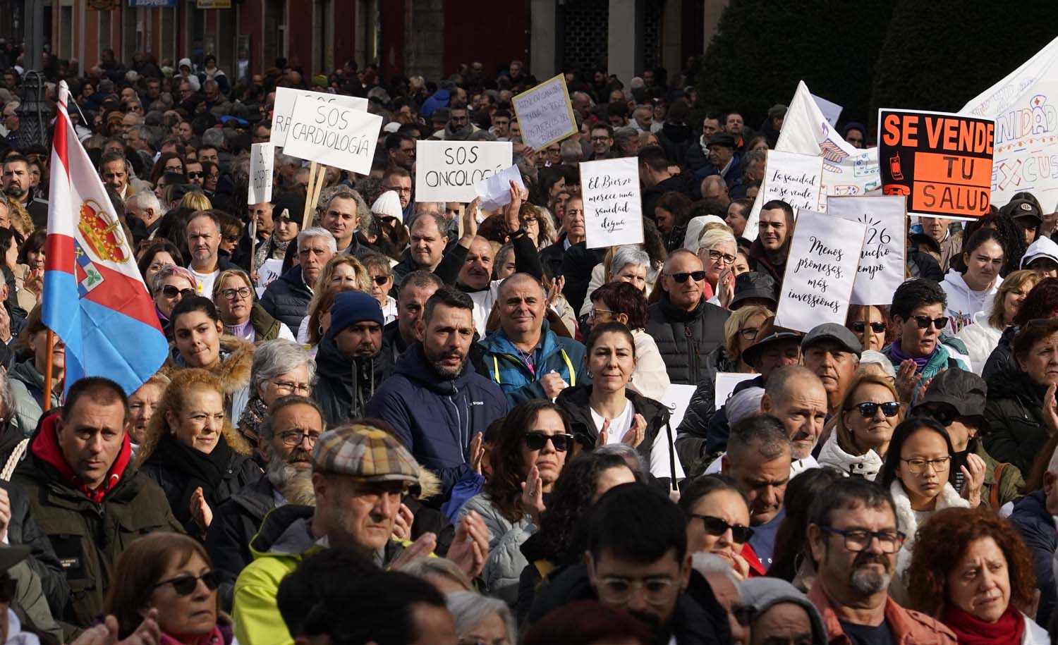 César Sánchez ICAL. Manifestación de la asociación oncobierzo para reclamar mejoras en el área de Oncología y todas las especialidades sanitarias en el área de salud del Bierzo (19)