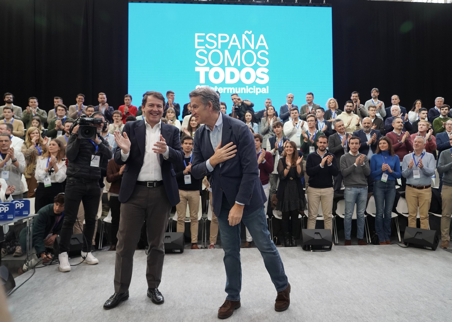 Los presidentes autonómico y nacional del PP, Alfonso Fernández Mañueco, y Alberto Núñez Feijóo, clausuran la XXVII Intermunicipal del PP en Valladolid | Rubén Cacho (ICAL)