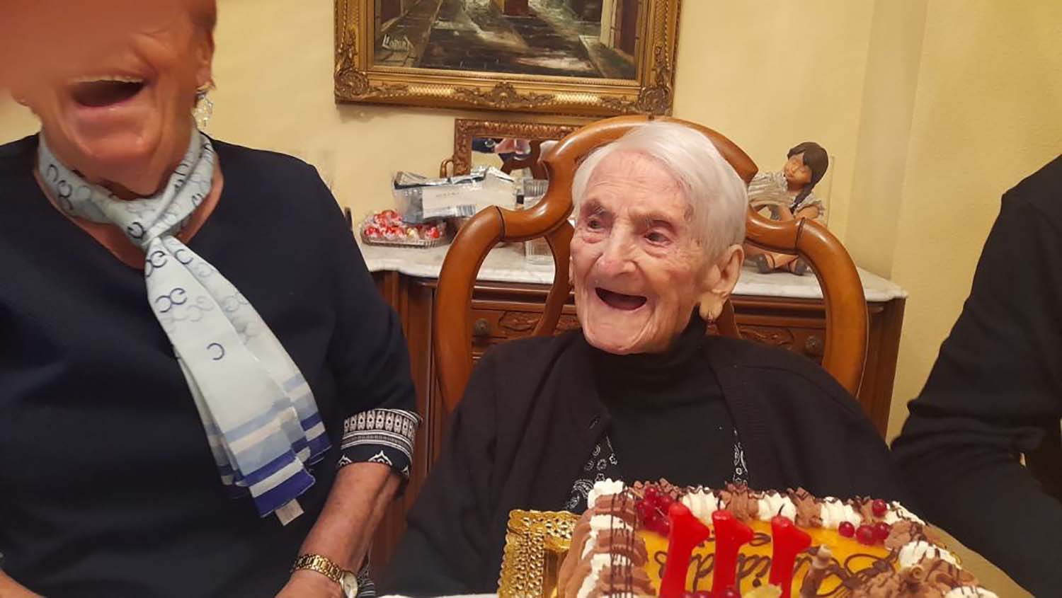 Fallece una semana después de cumplir los 111 años la berciana Felicitas Esteban. Foto cedida por Mar Iglesias (La Nueva Crónica)