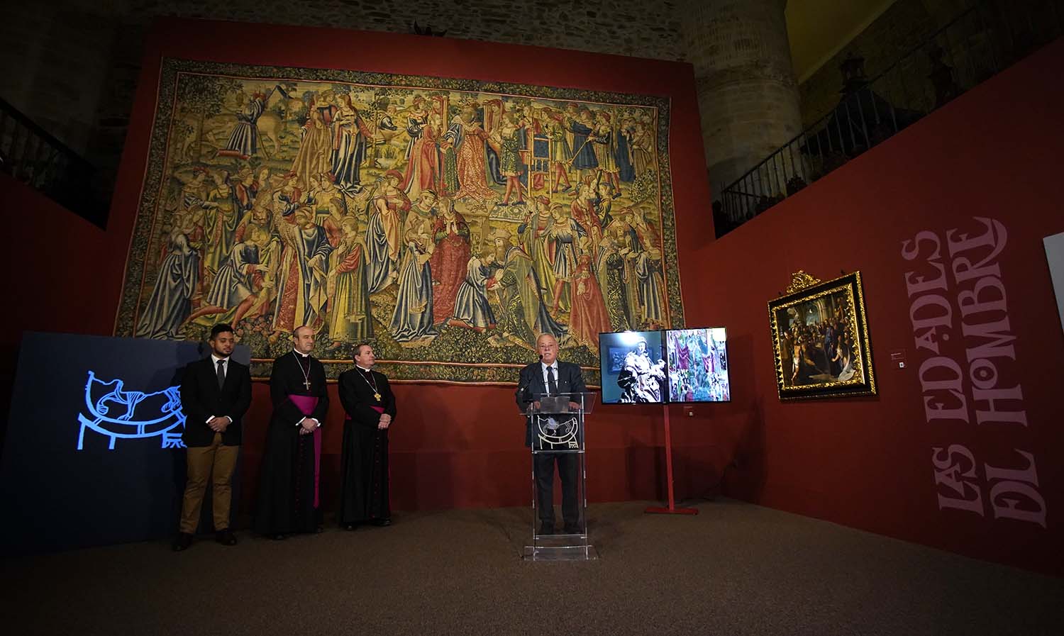 César Sánchez ICAL. El presidente de la Fundación Las Edades del Hombre, Abilio Martínez Varea, el consejero de Cultura, Turismo y Deporte, Gonzalo Santonja, y el alcalde de Villafranca, Anderson Batista