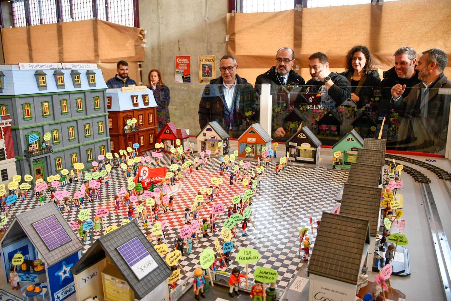 El Belén de PlayMobil abre sus puertas al público con 4.500 piezas en una cita tradicional de la Navidad en Ponferrada